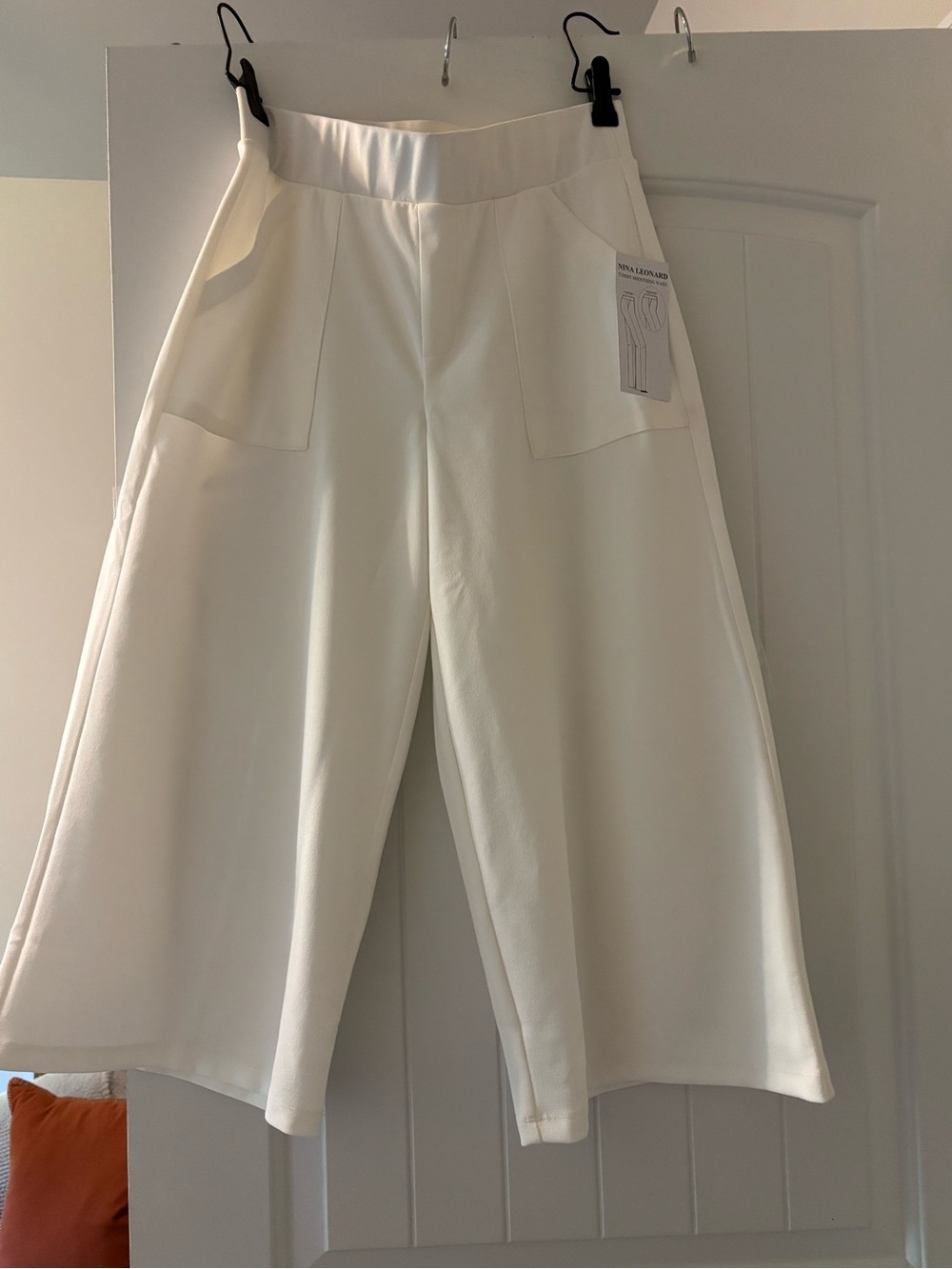 NWT Nina Leonard Tummy Smoothing Culotte Pants